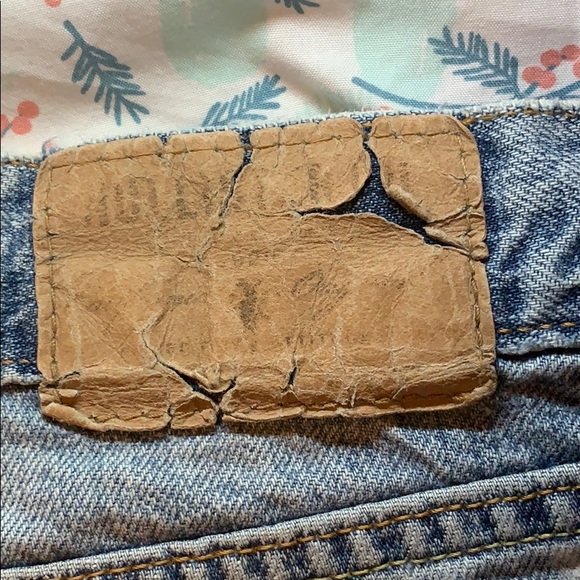 Low-Rise Denim Shorts - Picture 3 of 4